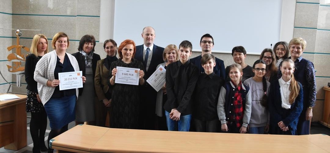 Nagrody dla gdyńskich szkół za zaoszczędzone WAT-y // fot. Lechosław Dzierżak