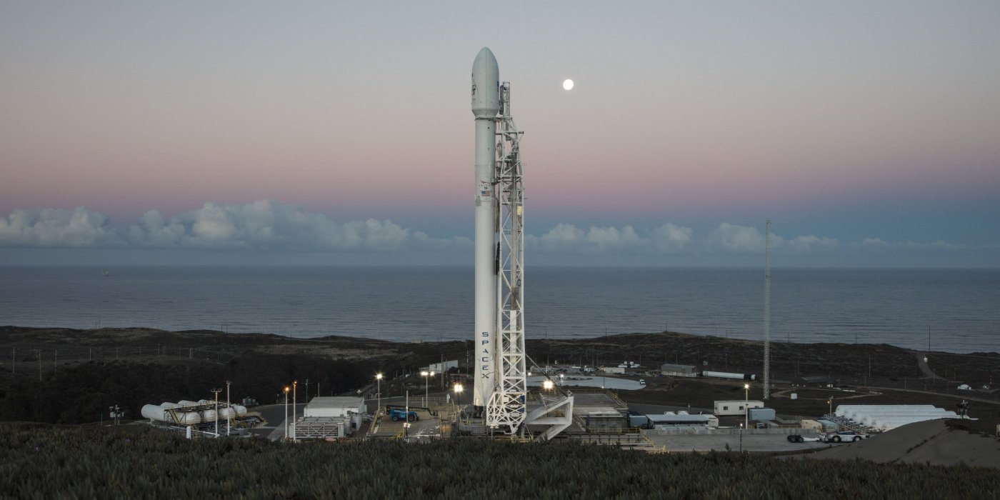 Rakieta Falcon Heavy ma zostać wystrzelona 6 lutego. Relację na żywo pokażą w PPNT.  Fot. SpaceX