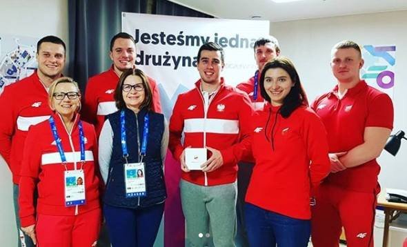 Olimpijska ekipa polskich bobsleistów w komplecie, pierwszy z prawej Łukasz Miedzik, drugi z prawej Krzysztof Tylkowski, fot. facebook.com/pzbis