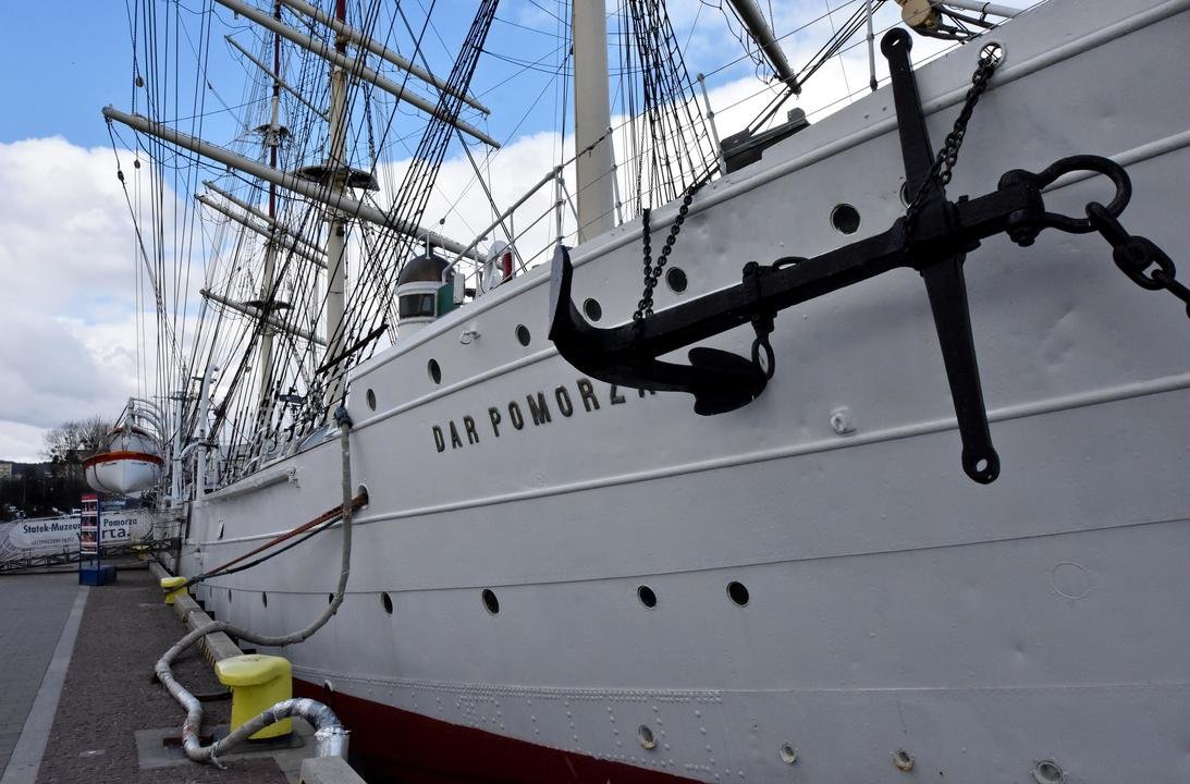 „Dar Pomorza” można podziwiać przy Nabrzeżu Pomorskim w Gdyni, statek-muzeum jest otwarty dla zwiedzających, fot. Kamil Złoch