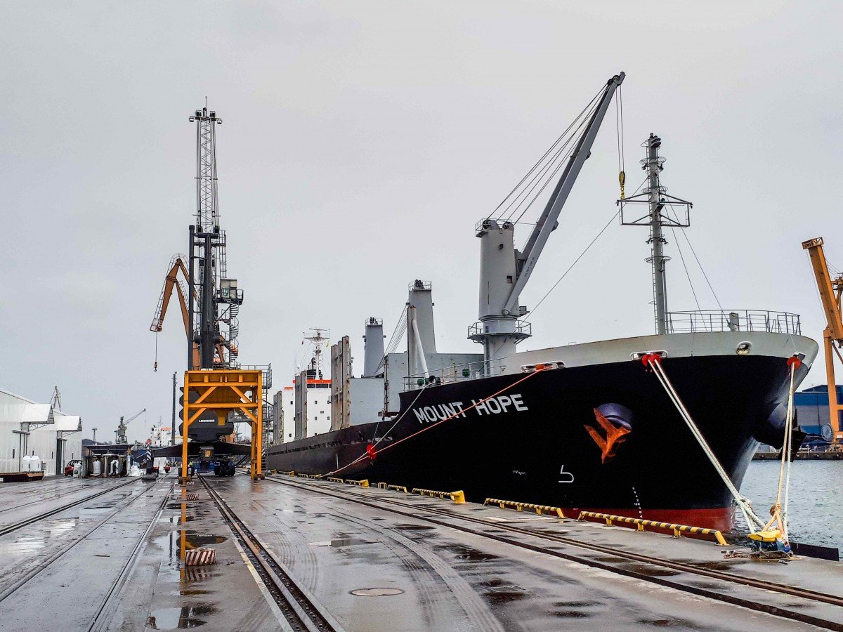 OT Port Gdynia obsługuje największy od lat masowiec. Fot. Mat. prasowe