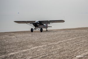 Lądowanie samolotu na Plaży Śródmieście / fot.gdyniasport.pl