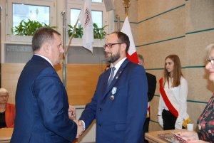 Odznaczeniem „Zasłużonego dla krwiodawstwa w Gdyni” nadawanego przez Kapitułę – Zarząd Rejonowy PCK w Gdyni, wyróżniony został Robert Laskowski.