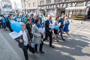 Obchody Światowego Dnia Wiedzy o Autyzmie na ulicach Gdyni // fot. D. Linkowski