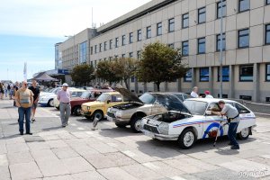 Rajd Matek i zabytkowe samochody można było podziwiać przed Akwarium Gdyńskim