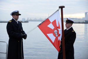 Uroczystość ostatniego opuszczenia bandery na ORP Kondor / fot. Michał Puszczewicz