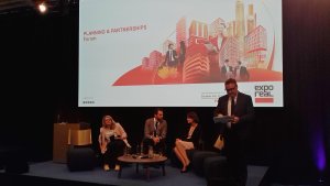 Katarzyna Gruszecka-Spychała podaczas panelu "Intelligent ports and city partnerships for growth" // 4.10.2017
