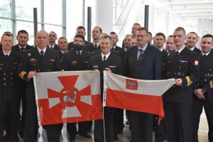 Przekazanie bandery z ORP „Kondor” Muzeum Marynarki Wojennej // fot. Lechosław Dzierżak