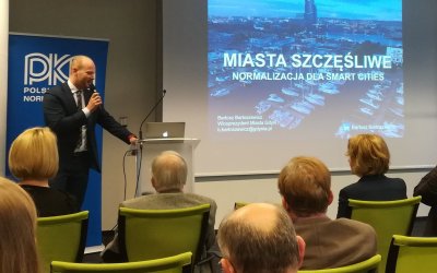 O doświadczeniach pierwszego certyfikowanego miasta inteligentnego w tej części Europy opowiedział wiceprezydent Gdyni, Bartosz Bartoszewicz podczas  konferencji z cyklu „Normalizacja dla Smart Cities” // mat.prasowe