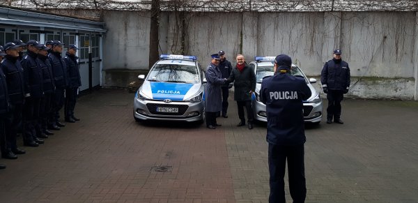 Gdyńscy policjanci w nowych radiowozach