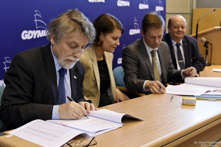 Grupa Zakupowa Gaz pod przewodnictwem Gdyni podpisała dziś umowę na kompleksową dostawę gazu ziemnego na rok 2018 // fot. Dawid Czechowski, OPEC Gdynia