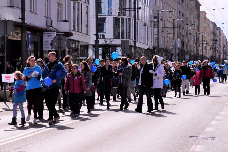 "Niebieski Marsz dla Autyzmu" przeszedł przez Gdynię // fot. Magdalena Czernek