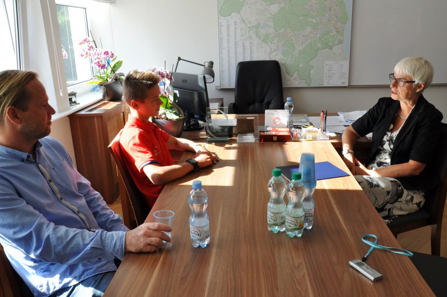 Igor Kuczys wraz z tatą na spotkaniu z Przewodniczącą Rady Miasta Gdyni, Joanną Zielińską // fot. B. Betlejewskai, 
