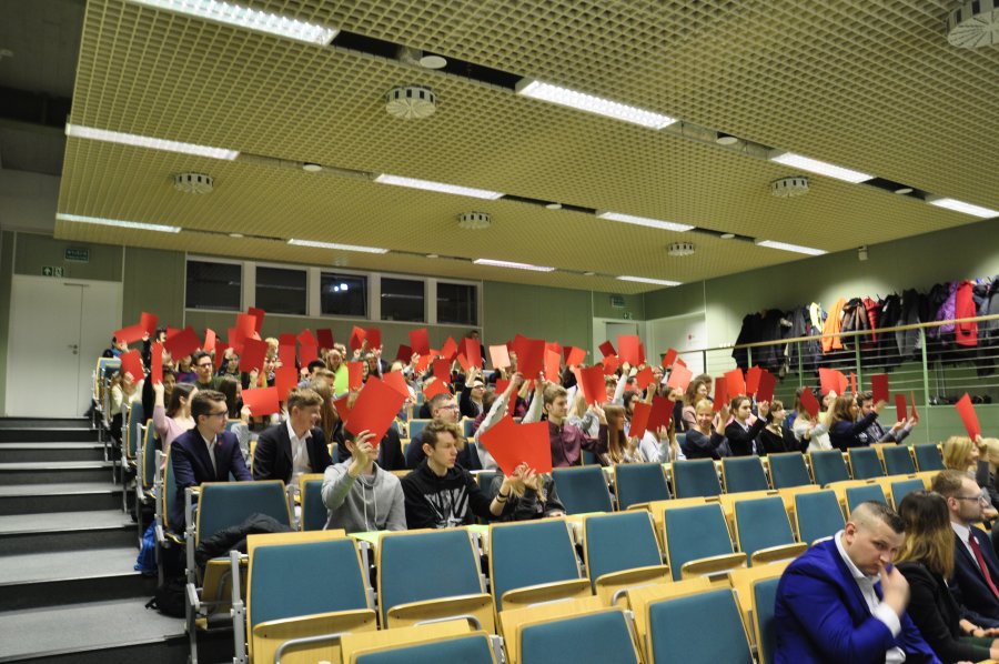 Gdyńscy uczniowie walczyli na słowa i argumenty // fot. Jan Ziarnicki