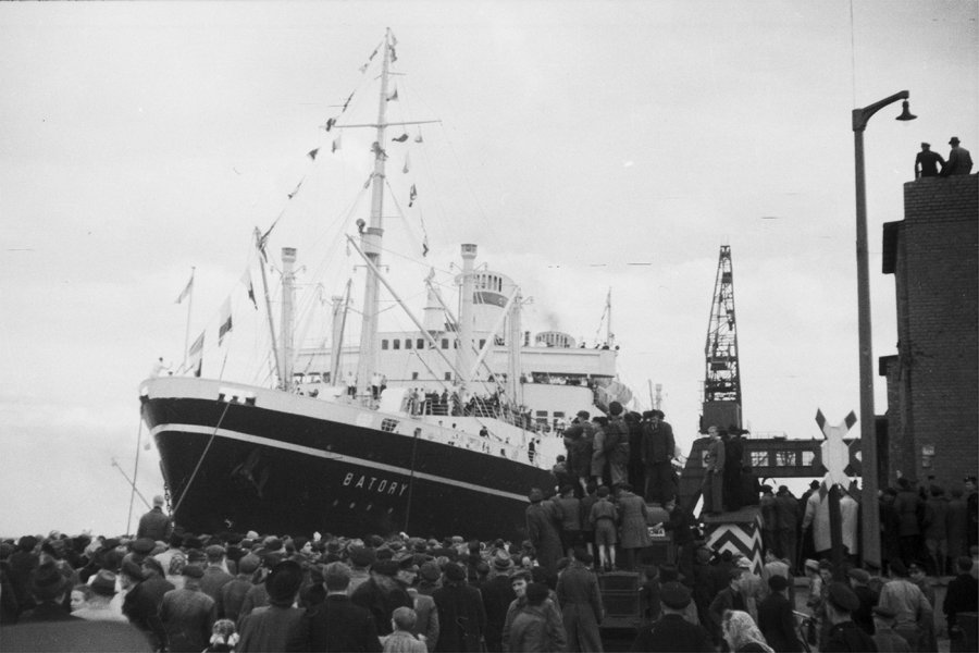 Powrót statku m/s "Batory" do Gdyni // Fot. Edmund Zdanowski, 1945-1949 r., ze zbiorów Muzeum Miasta Gdyni