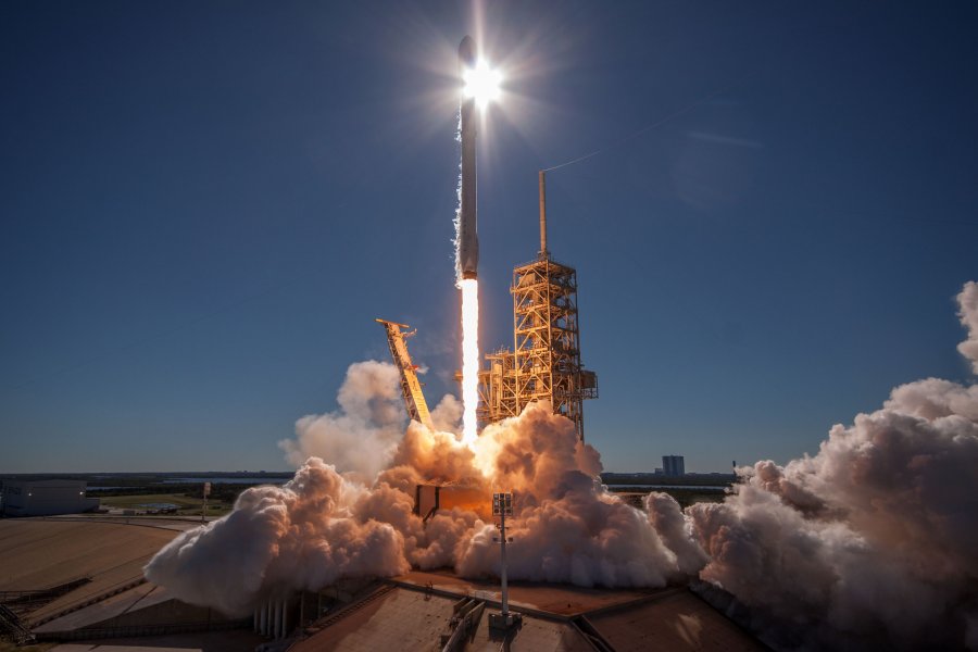 Elon Musk zamierza wysłać Teslę na Marsa. Fot. SpaceX
