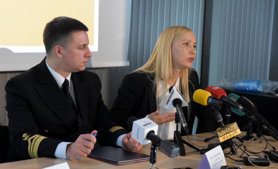Podpisanie porozumienia między Gdynią i Akademią Morską podczas poniedziałkowej konferencji prasowej, fot. Kamil Złoch