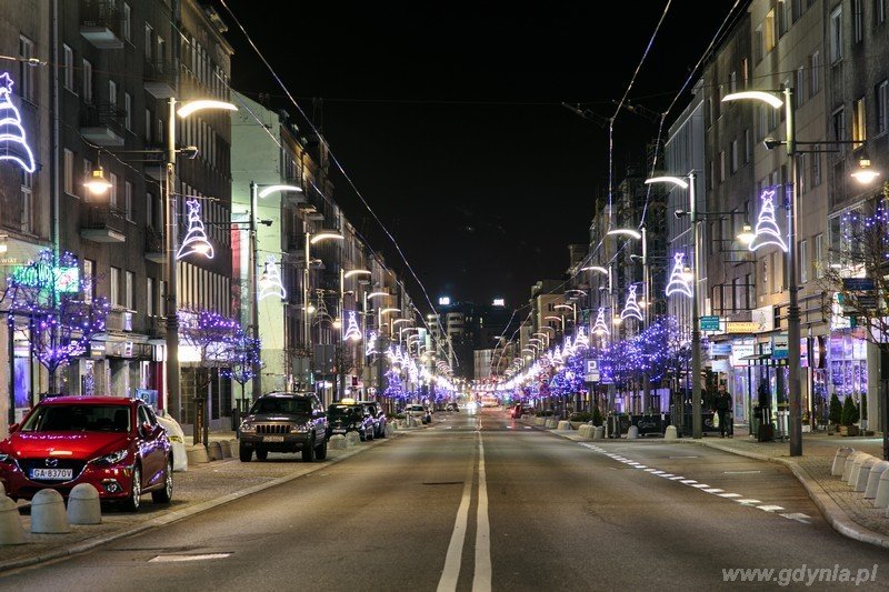 Świąteczne iluminacje na ulicy Świętojańskiej // fot. Karol Stańczak