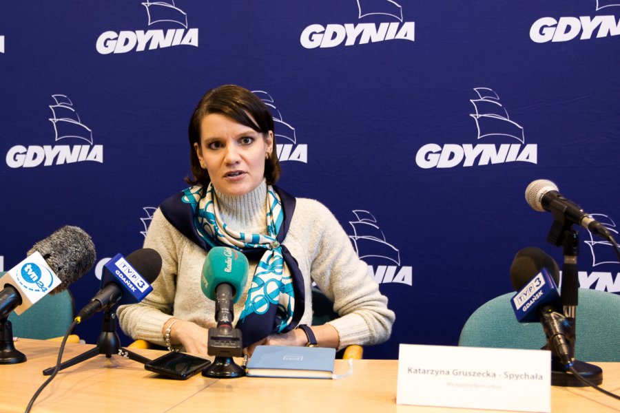 Konferencja prasowa w sprawie lotniska w Gdyni Kosakowie, Wiceprezydent Gdyni Katarzyna Gruszecka-Spychała // fot. UM Gdynia
