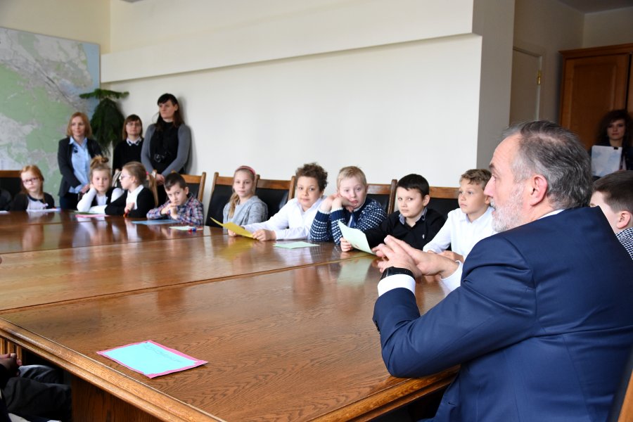 Uczniowie odwiedzili prezydenta Gdyni Wojciecha Szczurka, fot. Michał Kowalski