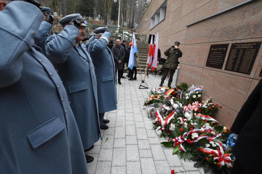 Odsłonięcie tablicy Pamięci Ofiar Stutthof na cmentarzu witomińskim // fot. Lechosław Dzierżak