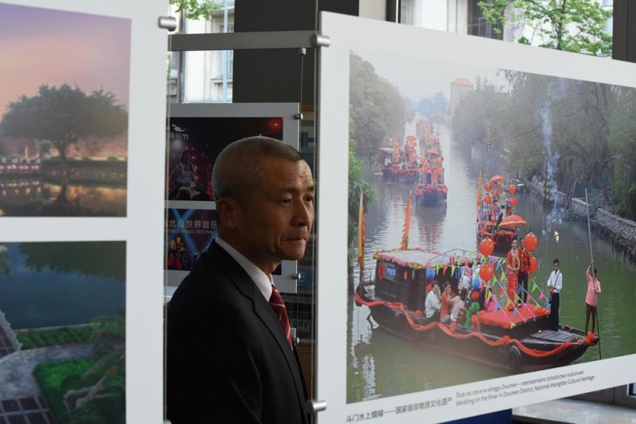 Otwarcie wystawy fotograficznej prezentującej różne oblicza miasta Zhuhai oraz naturalne krajobrazy tej części Chin, fot. Jan Ziarnicki