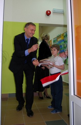 Prezydent Gdyni Wojciech Szczurek otwiera rozbudowaną część Przedszkola Samorządowego Nr 13, fot.: Dorota Nelke