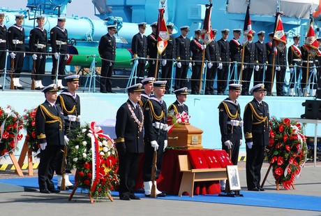 Ceremonia pożegnalna admirała floty Andrzeja Karwety; fot. Marynarka Wojenna