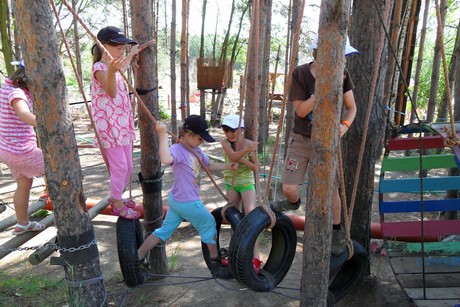 Dzieci z Łazisk w Kolibki Adventure Park