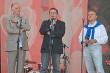 Od prawej: Wojciech Szczurek - Prezydent Gdyni, Rafał Rastawiecki - Dyrektor TVP2 oraz Tadeusz Lampka  - producent serialu "M jak miłość" / fot. W-Impact
