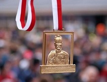 13. Jesienny Bieg Niepodległości - pamiątkowy medal z Marszałkiem Józefem Piłsudskim
