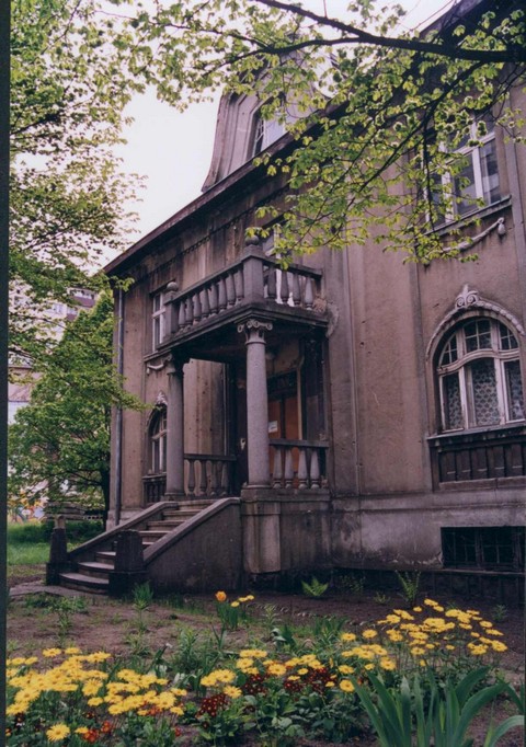 Willa Szczęść Boże z 1928 r., ul. I Armii Wojska Polskiego 6 wpis z dn. 30.10.1983 r., nr 1038 (892)