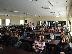 Uczestnicy marszu poznają historię bohaterskiej obrony Kępy Oksywskiej, fot.: Michał Kowalski
