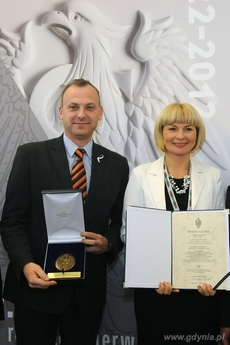 Wiceprezydent Gdyni Michał Guć, dyrektor Centrum Aktywności Seniora Bożena Zglińska