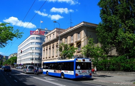 Trolejbus Solaris na ulicy 10 Lutego w Gdyni , fot. Krzysztof Romański