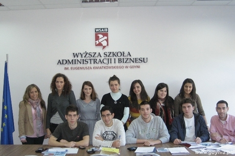 Grupa studentów z zagranicy na Wyższej Szkole Administracji i Biznesu w Gdyni, fot. WSAiB