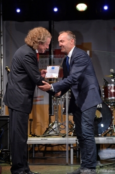 Prezydent Gdyni Wojciech Szczurek odebrał nagrodę dla Gdyni, za zajęcie II miejsca w rankingu najbardziej atrakcyjnych dużych miast dla biznesu miesięcznika „Forbes"