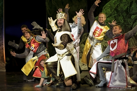 „Spamalot, czyli Monty Python i Święty Graal w Teatrze Muzycznym w Gdyni, fot. Teatr Muzyczny