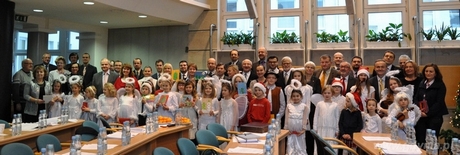 Dzieci ze Szkoły Podstawowej nr 18 zaśpiewały kolędy na sesji Rady Miasta Gdyni, fot. Dorota Nelke