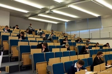 Uczniowe podczas rozwiązywania testu XLIII Olimpiady Biologicznej, fot. P. Rutkowski