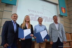 Nagroda prezydenta Gdyni dla potrójnych medalistek Volvo Gdynia Sailing Days, fot. Dariusz Rybacki GOSiR