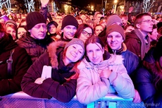Tłumy widzów na Sylwestrowej Mocy Przebojów z Polsatem w Gdyni, fot. Maurycy Śmierzchalski