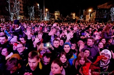 Tłumy widzów na Sylwestrowej Mocy Przebojów z Polsatem w Gdyni, fot. Maurycy Śmierzchalski