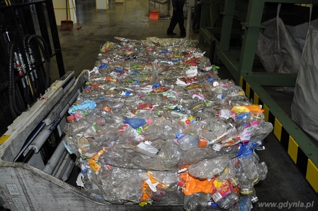 Przecięcie wstęgi w dniu otwarcia zakład recyklingu opakowań PET Elcen, fot. Sebastian Drausal