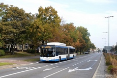 Autobus linii R na buspasie na ul. Władysława IV, fot. Michał Kowalski