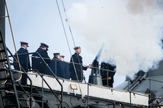 Salut armatni z ORP Błyskawica w dniu Święta Niepodległości, fot. Karol Stańczak