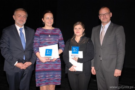 Od lewej: Prezydent Wojciech Szczurek, Magdalena Wawrzyniak, Joanna Bąba i wiceprezydent Michał Guć, fot. materiał prasowy MOPS
