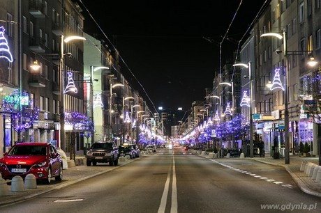 Świąteczne iluminacje na ul. Świętojańskiej, fot. Karol Stańczak
