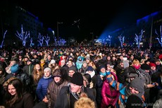 Publiczność na miejskim sylwestrze na skwerze Kościuszki w Gdyni, fot. Karol Stańczak