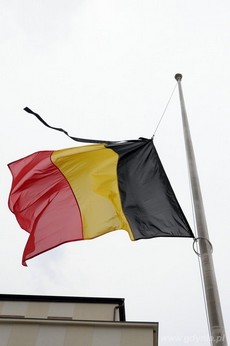 Flaga królestwa Belgii z kirem, fot. Dorota Nelke